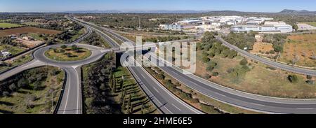 Autoroute ma-19 et rond-point du domaine industriel de son Noguera, Llucmajor, Majorque, Iles Baléares, Espagne Banque D'Images