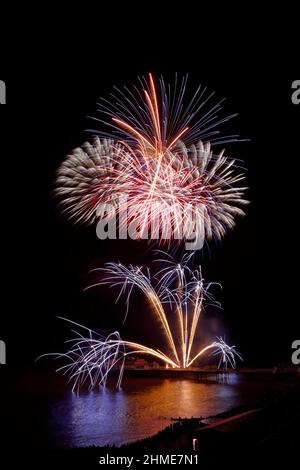 Feux d'artifice sur Cromer Pier, Norfolk. Jour de l'an 2022 à 5,00 h. Banque D'Images