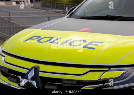 Avant du capot d'une voiture de police Banque D'Images