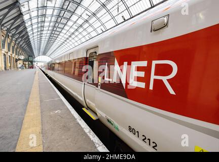 TRAIN LNER. Train London North Eastern Railway à la plate-forme, gare de Kings Cross, Londres UK Banque D'Images