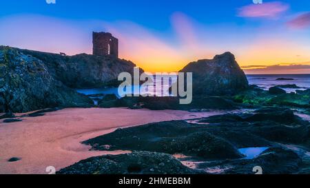 Lever du soleil depuis la plage d'Elie, dans le comté de Fife, en Écosse, au Royaume-Uni Banque D'Images