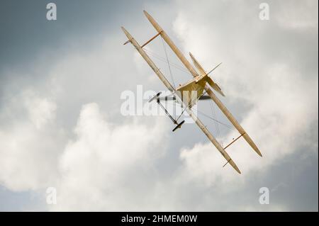 Gothenburg, Suède - août 29 2010 : Tummelisa Ö 1 (réplique) au salon de l'aéronautique de Göteborg. Banque D'Images