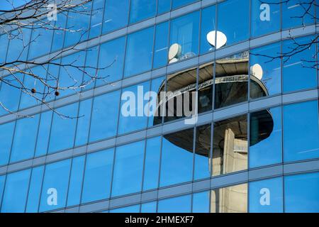 Bâtiment et tour des Reyers de la radio et de la télévision belge de langue française | Bâtiment de la RTBF et la tour des Reyers Banque D'Images