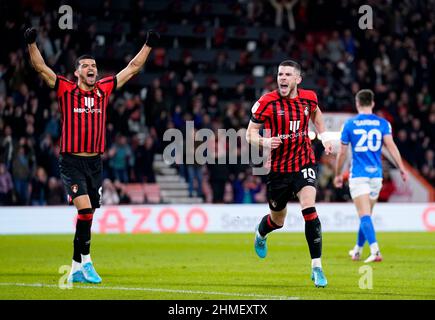 Ryan Christie, de Bournemouth, célèbre le premier but de son équipe lors du match du championnat Sky Bet au stade Vitality, à Bournemouth. Date de la photo: Mercredi 9 février 2022. Banque D'Images