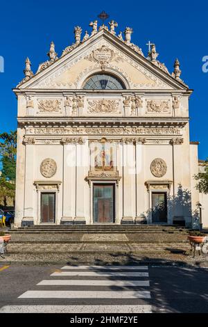 Façade de l'église de Pieve Ligure sur la Riviera italienne Banque D'Images
