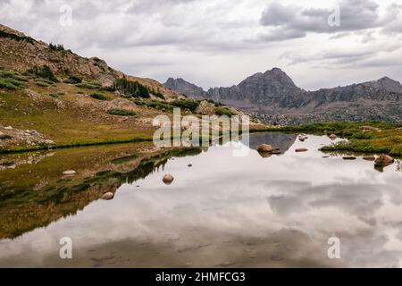 Lac sans nom dans la région sauvage de Hunter-Fryingpan Banque D'Images