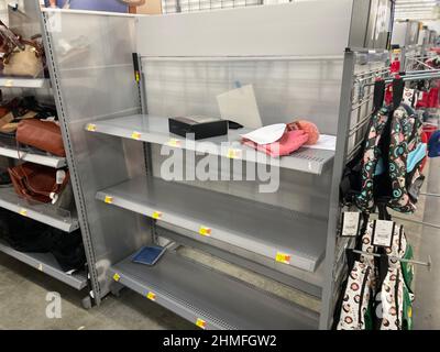 Augusta, GA USA - 01 02 22: Walmart Supercenter intérieur vide Banque D'Images