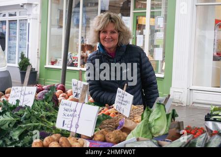 Boston, Royaume-Uni. 07th févr. 2022. Vendeur Kelly Brandon à Boston. Boris Johnson ne peut pas se débarrasser de l'affaire « Partygate » - du moins à Londres, où il a encore les médias et le Parlement dans un déracinement. Mais comment les choses se passent-elles là, où les conservateurs n'ont rien à craindre? Une visite des anciennes et nouvelles places fortes. (À dpa: Menteur ou «brillant pour le pays»? - Johnson et une nation divisée) Credit: Larissa Schwedes/dpa/Alay Live News Banque D'Images