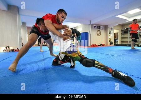 La Paz, Bolivie. 9th févr. 2022. MMA 'Mixed Martial Arts', session de Wrestling formation à la Paz, Bolivie (Credit image: © Christian Lombardi/ZUMA Press Wire) Banque D'Images