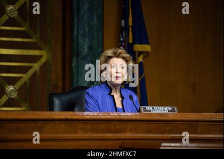 Le président du Comité sénatorial de l'agriculture, de la nutrition et des forêts, le sénateur Debbie Stabenow, D-MI, parle lors d'une audition sur les risques et la réglementation des actifs numériques au Capitole des États-Unis à Washington, DC, USA, le mercredi 9 février 2022. Photo de Bonnie Cash/CNP/ABACAPRESS.COM Banque D'Images