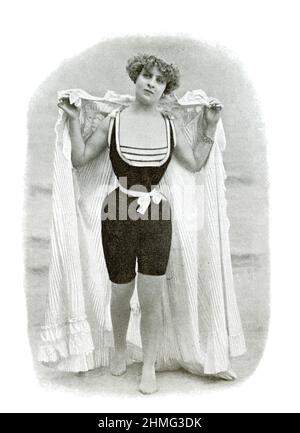 Portrait dans un maillot de bain de Mademoiselle de Rycke. Image du magazine de théâtre franco-allemand illustré « Das Album », 1898. Banque D'Images