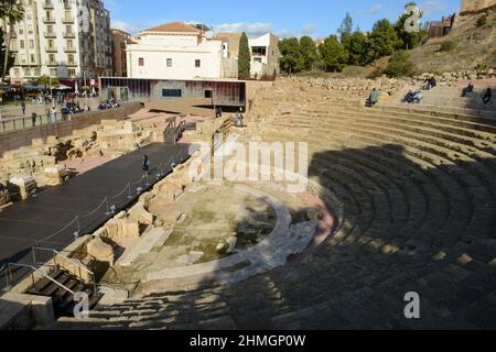 Vue sur l'amphithéâtre romain de Malaga sur l'Espagne Banque D'Images