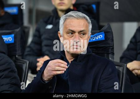 Milan, Italie. 08th, février 2022. Le Manager José Mourinho de Roma vu dans le match de Coppa Italia entre Inter et Roma à Giuseppe Meazza à Milan. (Crédit photo: Gonzales photo - Tommaso Fimiano). Banque D'Images