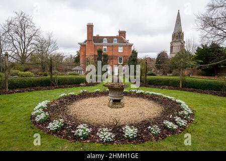 Le jardin et la maison de Welford Park avec des gouttes de neige, une attraction populaire pour les visiteurs en février à West Berkshire, Angleterre, Royaume-Uni Banque D'Images