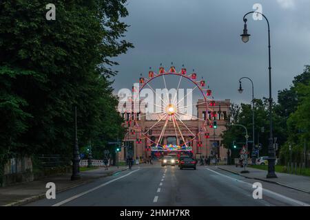 Munich, Königsplatz, Ferris Wheel, l'été dans la ville Banque D'Images