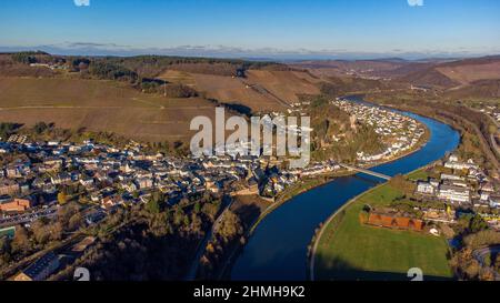 Vue sur la Sarre dans la vallée du Saar, Trèves-Sarre, Rhénanie-Palatinat, Allemagne Banque D'Images