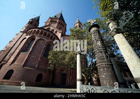 Allemagne, Rhénanie-Palatinat, Mayence, Liebfrauenplatz, cathédrale Saint-Martin, colonne à clous Banque D'Images
