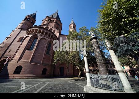Allemagne, Rhénanie-Palatinat, Mayence, Liebfrauenplatz, cathédrale Saint-Martin, colonne à clous Banque D'Images