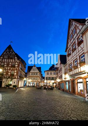 Allemagne, Rhénanie-Palatinat, Mayence, vieille ville, verger de cerises, maisons historiques à colombages, le soir Banque D'Images