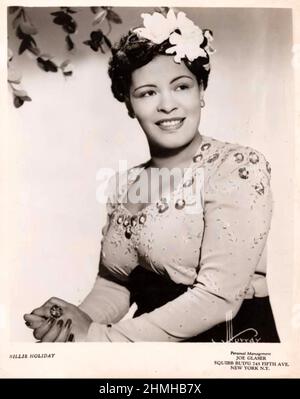 BILLIE HOLIDAY (1915-1959) photo promotionnelle du chanteur de jazz et de swing américain vers 1945 Banque D'Images