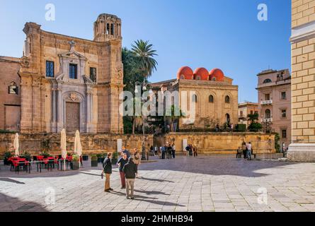 Piazza Bellini avec les églises de Santa Maria dell'Ammiraglio (Eglise Admiral) et de San Cataldo, Palerme, Sicile, Italie Banque D'Images