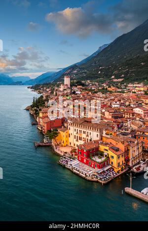 Vue aérienne de Malcesine, Lac de Garde, Italie Banque D'Images