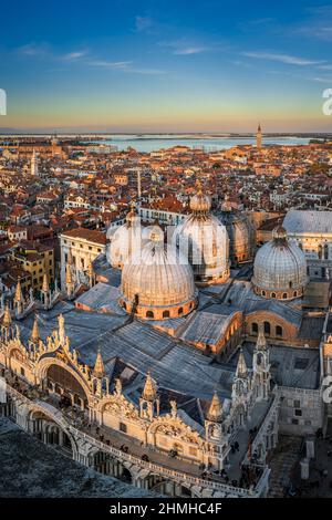 Vue aérienne de la basilique Saint-Marc et du palais des Doges à Venise, Italie Banque D'Images