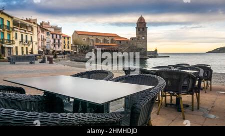 Ansa de la Baleta dans Collioure. L'église notre Dames des Anges a été construite à la fin du XVIIe siècle. Monument historique. Banque D'Images