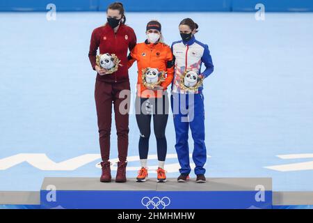 Pékin, Chine. 10th févr. 2022. PÉKIN, CHINE - FÉVRIER 10 : Isabelle Weidemann, du Canada, Irene Schouten, des pays-Bas, Martina Sablikova, de la République tchèque, en compétition pour les 5000m femmes lors des Jeux Olympiques de Beijing 2022 au National Speed Oval Skating, le 10 février 2022 à Beijing, Chine (photo de Iris van den Broek/Orange Pictures) NOCNSF crédit : Orange pics BV/Alay Live News Banque D'Images