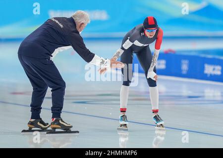 Pékin, Chine. 10th févr. 2022. BEIJING, CHINE - FÉVRIER 10 : Peter Novok de la République tchèque, Martina Sablikova de la République tchèque participant aux 5000m femmes lors des Jeux Olympiques de Beijing 2022 à l'ovale national de patinage de vitesse le 10 février 2022 à Beijing, Chine (photo de Douwe Bijlsma/Orange Pictures) NOCNSF crédit : Orange pics BV/Alay Live News Banque D'Images