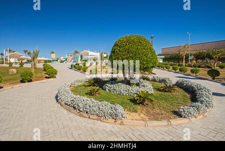 Jardins paysagers formelle en raison de un luxe tropical hotel resort Banque D'Images