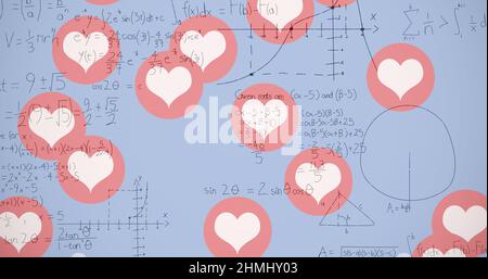 Image de coeurs tombant sur des équations mathématiques sur fond blanc Banque D'Images