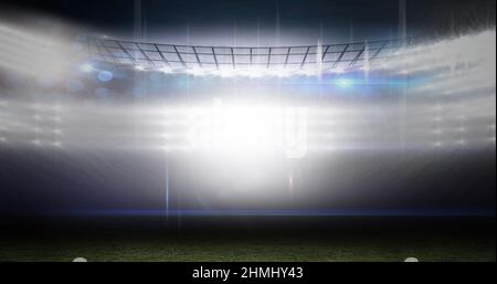 Image de lumières en mouvement floues et de spots de bokeh au stade de sport éclairé par des projecteurs Banque D'Images