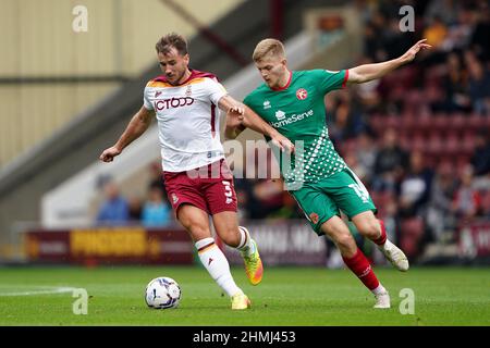 Photo du dossier datée du 04-09-2021, de Liam Ridehalgh (à gauche) de Bradford City et de Kieran Phillips de Walsall. Liam Ridehalgh est douteux pour le clash de Bradford contre Exeter au stade énergétique d'Utilita. Date d'émission : jeudi 10 février 2022. Banque D'Images