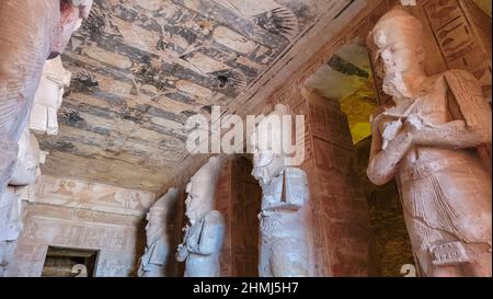 Assouan, Egypte : Grand temple Abu Simbel de Pharaon Ramses II dans le sud de l'Egypte à Nubia près du lac Nasser. Banque D'Images