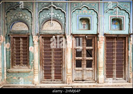 Inde Rajasthan. Maison à la décoration traditionnelle à Mandawa. Shekawati Banque D'Images