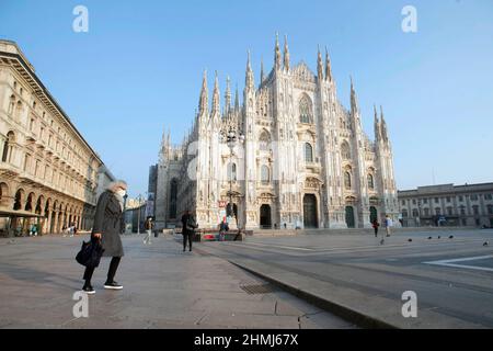 Italie, Milan, zone rouge de la région Lombardie, 6 novembre 2020 : Milan, lors du second confinement du coronavirus italien. Sur la photo, la place du Duomo est vide. Pho Banque D'Images