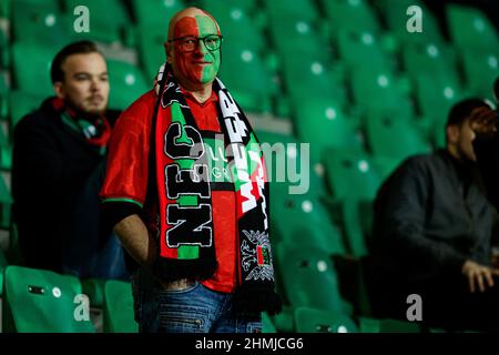 NIJMEGEN, PAYS-BAS - FÉVRIER 10 : supporter de NEC Nijmegen avant le match de la coupe KNVB TOTO entre NEC Nijmegen et les aigles Vas-y à Goffertstadion le 10 février 2022 à Nimègue, pays-Bas (photo de Broer van den Boom/Orange Pictures) crédit: Orange pics BV/Alay Live News Banque D'Images