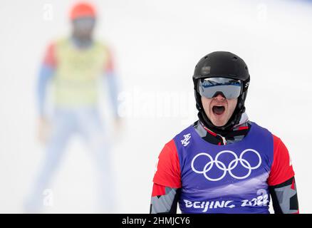 Zhangjiakou, province chinoise du Hebei. 10th févr. 2022. Alessandro Haemmerle, de l'Autriche, réagit lors de la coupe masculine de snowboard au Genting Snow Park à Zhangjiakou, dans la province de Hebei, dans le nord de la Chine, le 10 février 2022. Credit: FEI Maohua/Xinhua/Alamy Live News Banque D'Images