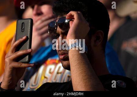 Pékin, Hebei, Chine. 6th févr. 2022. Les fans applaudissent au Busch Light Clash au Coliseum du Los Angeles Memorial Coliseum de Los Angeles, en Californie. (Image de crédit : © Walter G. Arce Sr./ZUMA Press Wire) Banque D'Images