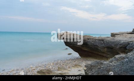 Magnifique Jebel Fuwairit Beach paysage avec des galets au Qatar. Banque D'Images