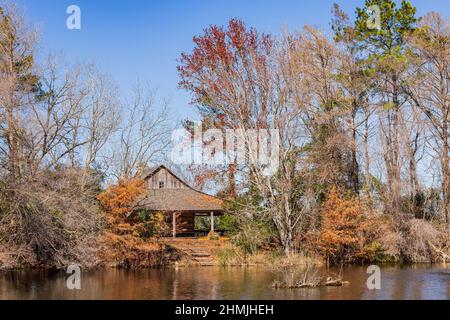 Belle cabane en rondins le long de la Texas Native Trail au Texas Banque D'Images