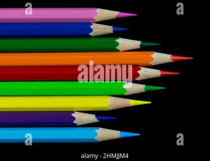 Crayons de couleur isolé sur fond noir Banque D'Images