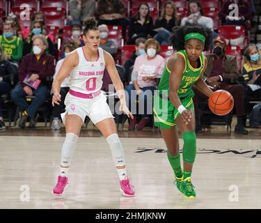 Tempe, États-Unis. 06th févr. 2022. Tempe, Arizona, États-Unis, février 6, Chanaya Pinto (10 Ducks) avance pendant leur jeu de conférence entre les Ducks de l'Oregon et les Sun Devils de l'État de l'Arizona à Desert Financial Arena à Tempe, Arizona, États-Unis. Edwin Rodriguez/SPP crédit: SPP Sport presse photo. /Alamy Live News Banque D'Images