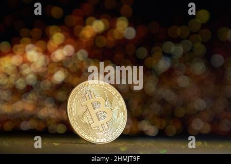 Fond doré foncé brillant.La crypto-monnaie en bitcoin est la monnaie de l'avenir.Bitcoin d'or.Photo de haute qualité Banque D'Images