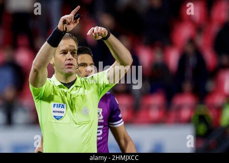 NIJMEGEN, PAYS-BAS - FÉVRIER 10: Arbitre Danny Makkelie lors du match de la coupe TOTO KNVB entre NEC Nijmegen et les aigles Vas-y à Goffertstadion le 10 février 2022 à Nimègue, pays-Bas (photo de Broer van den Boom/Orange Pictures) crédit: Orange pics BV/Alay Live News Banque D'Images