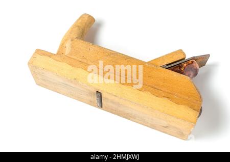 Outil de menuisier à l'ancienne en bois avion sur un fond blanc de près. Banque D'Images