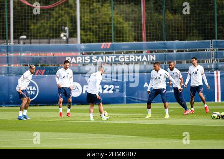 De gauche à droite, Neymar Jr. Du PSG, Lionel Messi du PSG, Marco Verratti (de l'arrière) du PSG, Kylian Mbappe du PSG, Rafael Alcantara do Nascimento du PSG et Banque D'Images