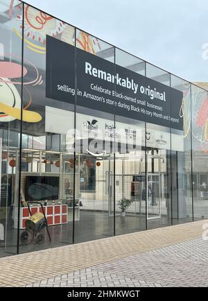 Magasin éclair Amazon au centre commercial Westfield Old Orchard de Skokie, Illinois. Le magasin présente de petites entreprises appartenant à des Noirs pour le mois de l'histoire des Noirs. Banque D'Images