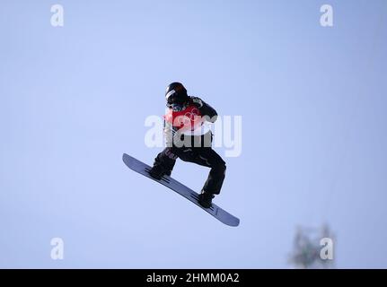 Shaun White des États-Unis à l'occasion de sa deuxième course à la finale de Halfpipe pour hommes lors du septième jour des Jeux Olympiques d'hiver de 2022 à Beijing au stade H & S du Genting Snow Park en Chine. Date de la photo : vendredi 11 février 2022. Banque D'Images